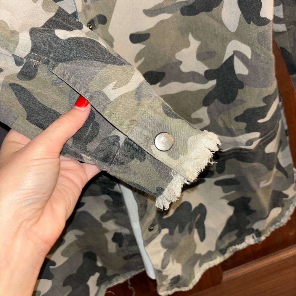 Umgee Camouflage Patterned Jacket - image 3